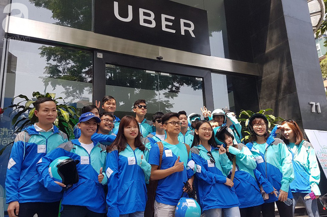 Hà Nội: Hàng trăm tài xế tập trung chụp ảnh, diễu hành, ngậm ngùi chia tay Uber - Ảnh 1.
