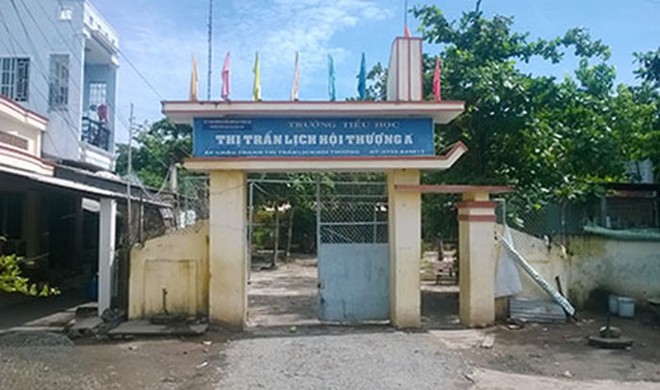 Hiệu trưởng trường nhiều HS lớp 2 không biết đọc xin từ chức - Ảnh 1. Hiệu trưởng trường nhiều HS lớp 2 không biết đọc xin từ chức - Ảnh 1.