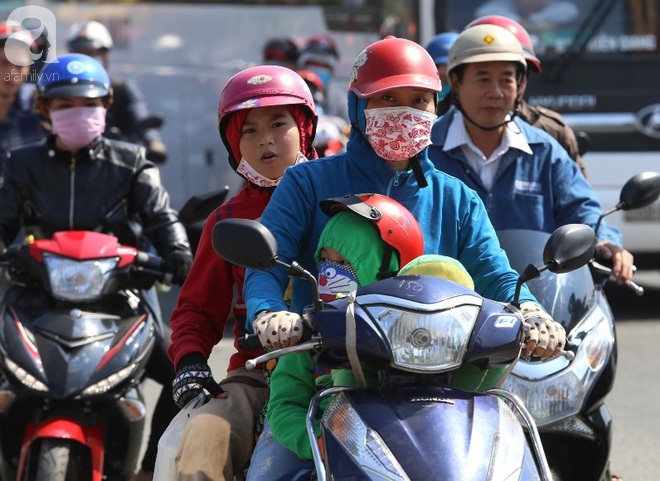 Người dân miền Tây đội nắng, chen chúc nhau tay xách nách mang trở lại Sài Gòn sau nghỉ lễ - Ảnh 6. Người dân miền Tây đội nắng, chen chúc nhau tay xách nách mang trở lại Sài Gòn sau nghỉ lễ - Ảnh 6.