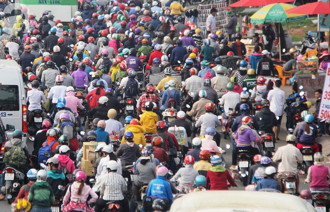 Người dân miền Tây đội nắng, chen chúc nhau tay xách nách mang trở lại Sài Gòn sau nghỉ lễ - Ảnh 4. Người dân miền Tây đội nắng, chen chúc nhau tay xách nách mang trở lại Sài Gòn sau nghỉ lễ - Ảnh 4.
