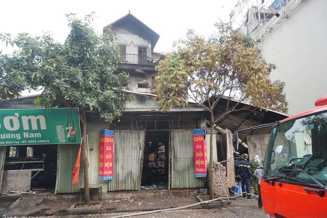 Hà Nội: Cháy lớn nhà dân ở chân cầu Vĩnh Tuy, một cụ bà 90 tuổi chết ngạt - Ảnh 10.