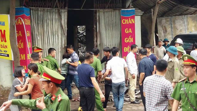 Hà Nội: Cháy lớn nhà dân ở chân cầu Vĩnh Tuy, một cụ bà 90 tuổi chết ngạt - Ảnh 4.