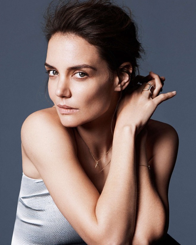 Katie Holmes: Hôn nhân ngỡ viên mãn, ngờ đâu chỉ đầy đau khổ, bị người lạ kiểm soát, bị chồng áp đặt, ly hôn cũng bị ràng buộc đến 5 năm - Ảnh 1.