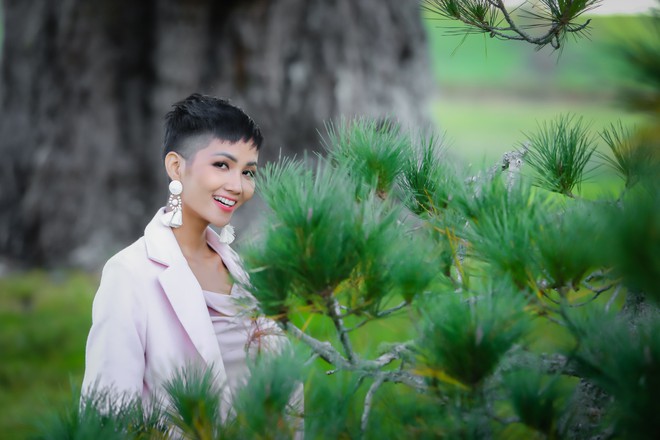 Chọn màu hồng để chuyển hướng phong cách, nhưng HHen Niê lại mặc sai quá rồi! - Ảnh 3.