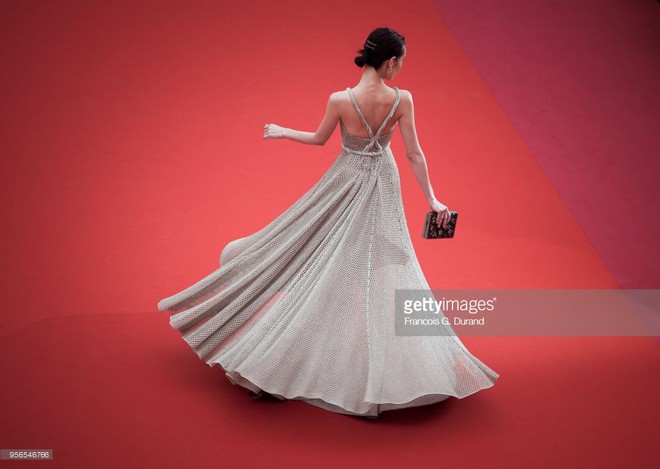 Không phải Phạm Băng Băng, đây mới là mỹ nhân châu Á có những khoảnh khắc thần sầu nhất tại thảm đỏ Cannes - Ảnh 4.