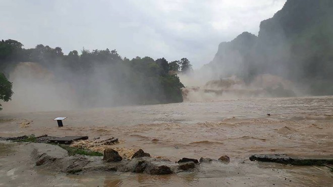 Cao Bằng: Hơn 50 người bị mắc kẹt sau trận mưa lịch sử gây ngập lụt - Ảnh 3.