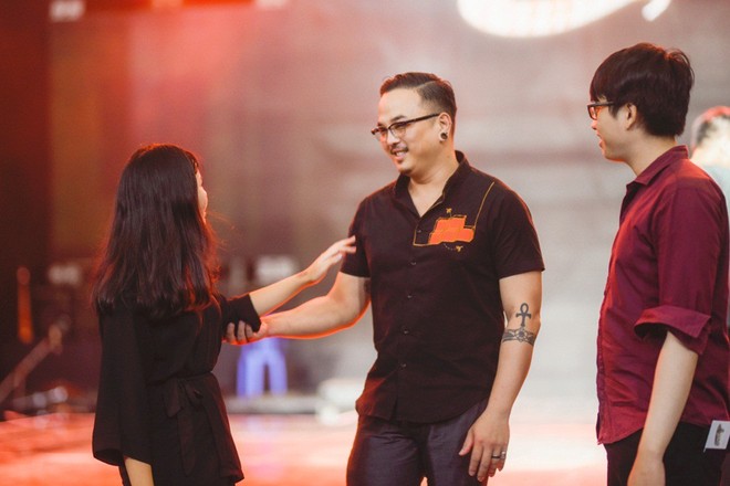 Học trò Lê Minh Sơn cõng chồng lên sân khấu trong đêm Chung kết Sing my song  - Ảnh 10.