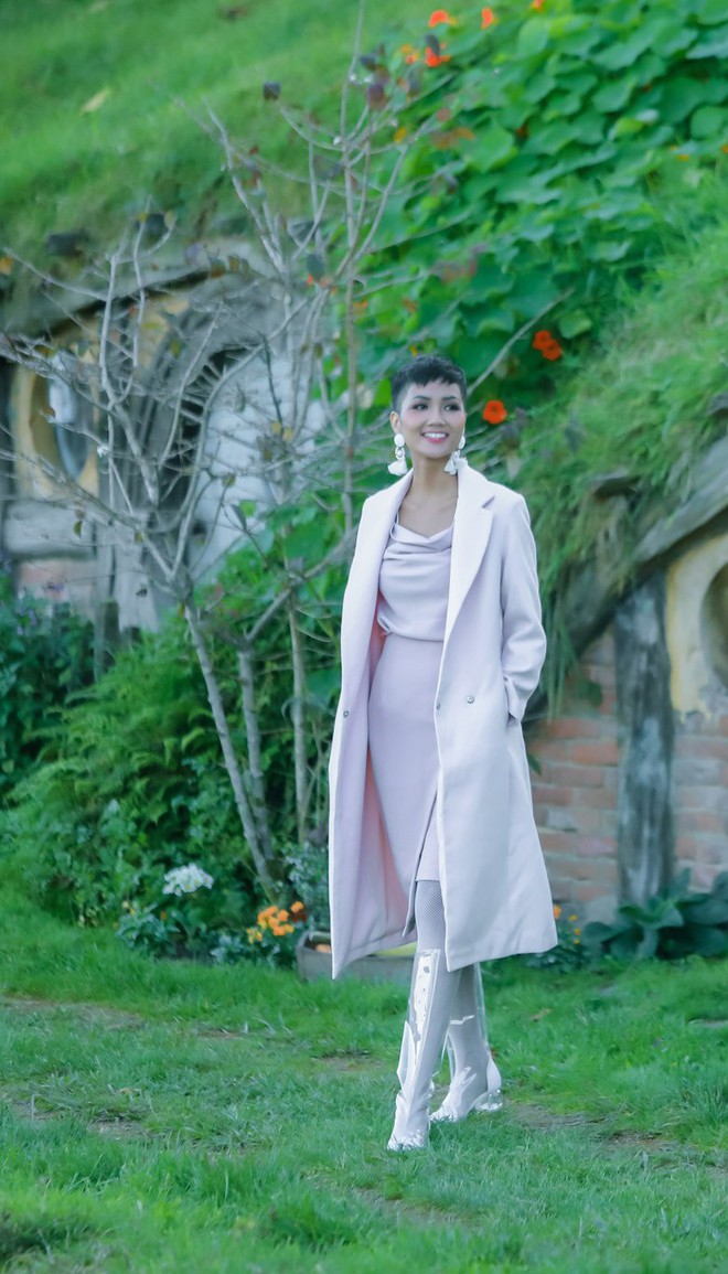 Chọn màu hồng để chuyển hướng phong cách, nhưng HHen Niê lại mặc sai quá rồi! - Ảnh 1.