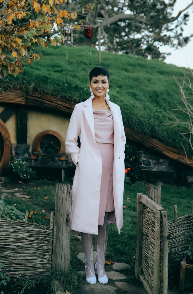 Chọn màu hồng để chuyển hướng phong cách, nhưng HHen Niê lại mặc sai quá rồi! - Ảnh 2.