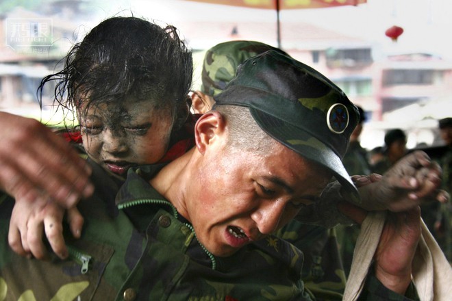 Những hình ảnh tang thương, không thể nào quên đối với người dân Tứ Xuyên trong cơn đại địa chấn 10 năm trước - Ảnh 4.