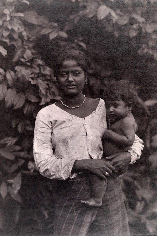 Ngày của mẹ, ngắm những bức ảnh về mẹ đẹp nhất trong suốt 100 năm qua - Ảnh 8.
