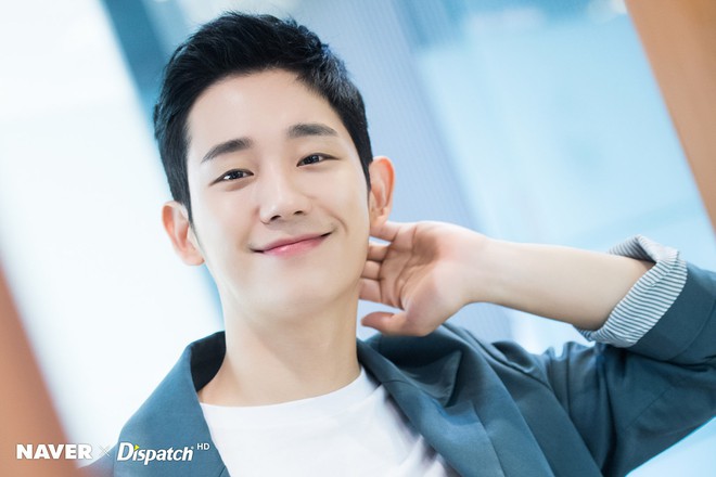 Dispatch tung bộ ảnh Jung Hae In: Đẳng cấp mỹ nam khiến chị đẹp mê mẩn là đây! - Ảnh 1.