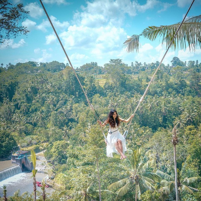 Bali Swing - trò đánh đu đẹp tựa thiên đường nhưng ẩn chứa vô vàn nguy hiểm - Ảnh 1.
