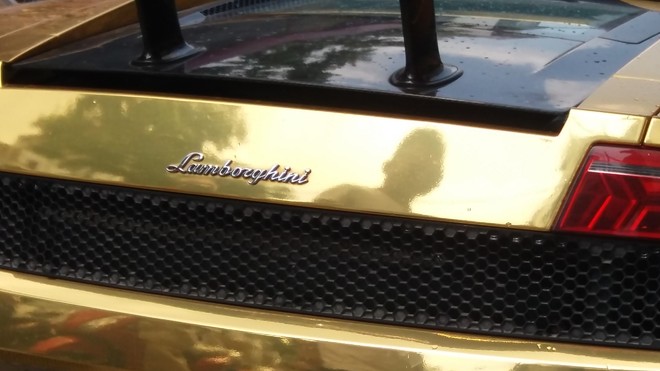 Hà Nội: Lamborghini bạc tỷ bốc khói nghi ngút giữa phố, người dân hiếu kỳ vây quanh - Ảnh 7.