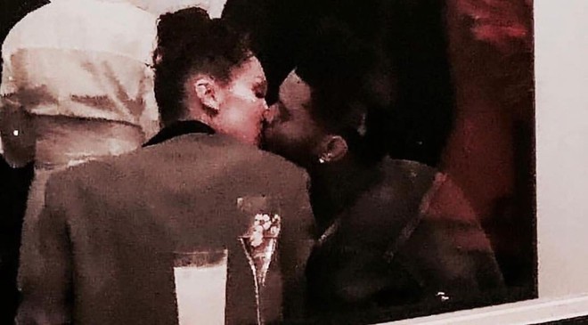 Selena Gomez cảm thấy bị sốc khi biết bạn trai cũ hôn đắm đuối bạn gái tại Cannes - Ảnh 2.