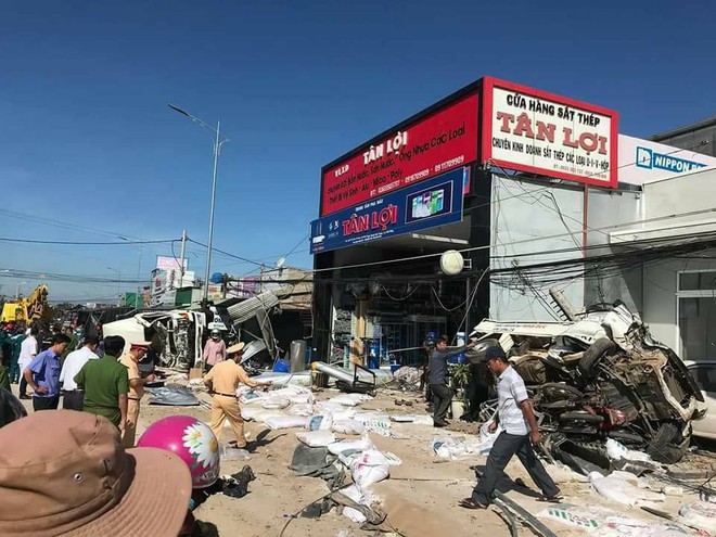 Hiện trường vụ tai nạn thảm khốc: xe tải lao với tốc độ gần 100 km/h, 5 người chết tại chỗ - Ảnh 4.