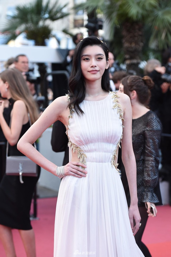 Chuyện lạ ở Cannes: Dàn sao Trung Quốc bất ngờ được khen ngợi vì sự xinh đẹp và thanh lịch trên thảm đỏ - Ảnh 18.