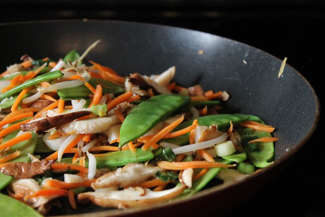 Try stir-frying vegetables without using a drop of cooking oil, you will amaze your family with this unique 