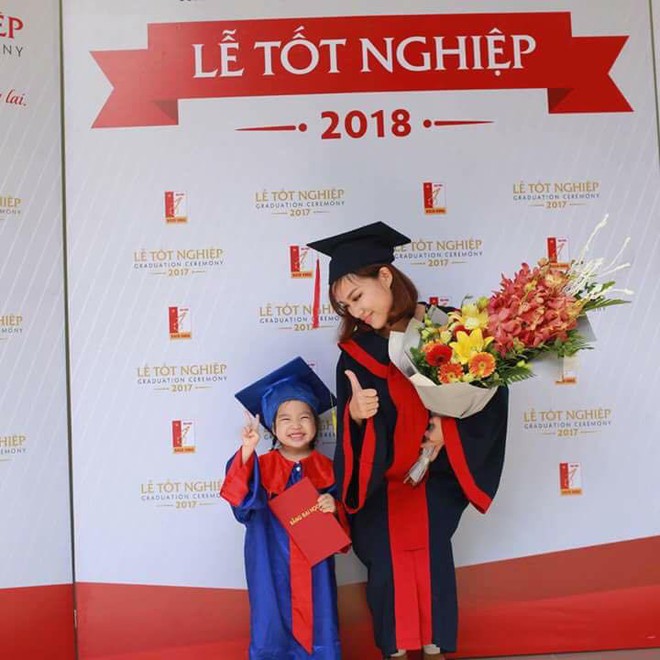 Loạt ảnh mẹ và con gái cùng dự lễ tốt nghiệp Đại học khiến ai nấy thích thú, nào ngờ chuyện phía sau rất buồn - Ảnh 6.