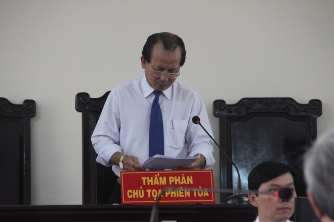 Chủ tọa phiên tòa xét xử phúc thẩm Nguyễn Khắc Thủy bị tạm đình chỉ công tác để điều tra - Ảnh 1.
