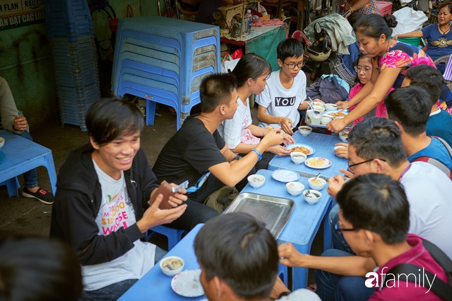 3 món đã ăn là bát đĩa phải chất thành chồng cao chót vót ở Sài Gòn - Ảnh 8.