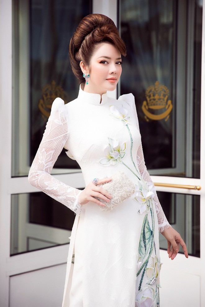 Lý Nhã Kỳ gây ấn tượng với tà áo dài Việt, hội ngộ Naomi Campbell tại LHP Cannes 2018 - Ảnh 4.
