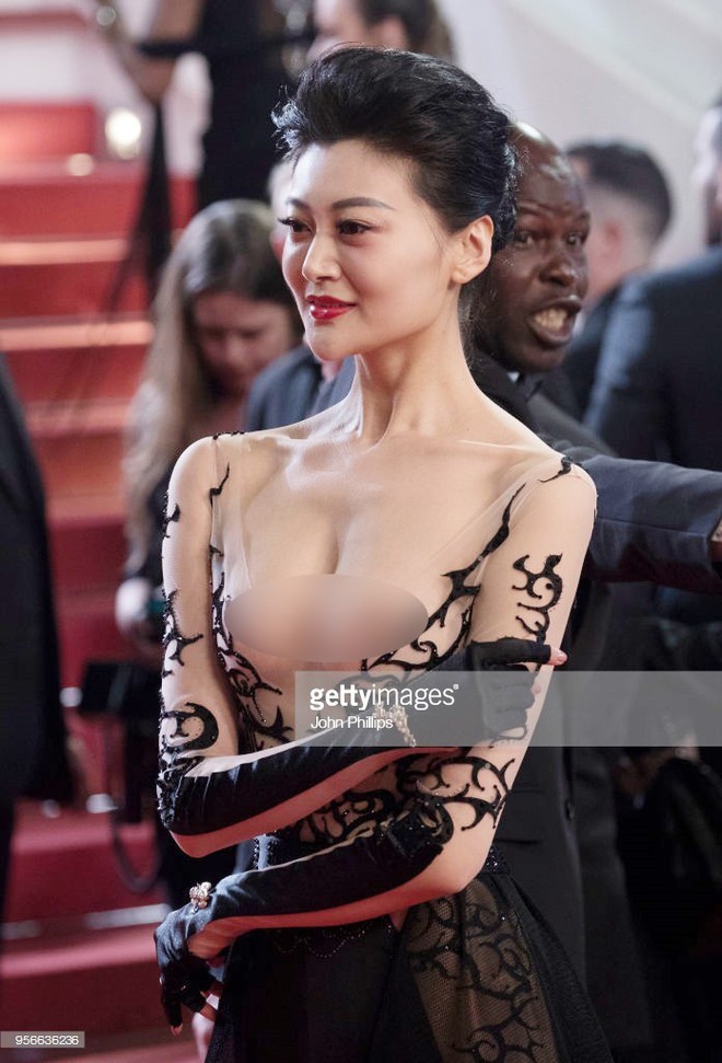 Những lần náo loạn thảm đỏ Cannes của sao Hoa ngữ: Từ mỹ nhân hạng A đến người đẹp vô danh chiêu trò đủ kiểu khiến truyền thông ngao ngán - Ảnh 2. Những lần náo loạn thảm đỏ Cannes của sao Hoa ngữ: Từ mỹ nhân hạng A đến người đẹp vô danh chiêu trò đủ kiểu khiến truyền thông ngao ngán - Ảnh 2.