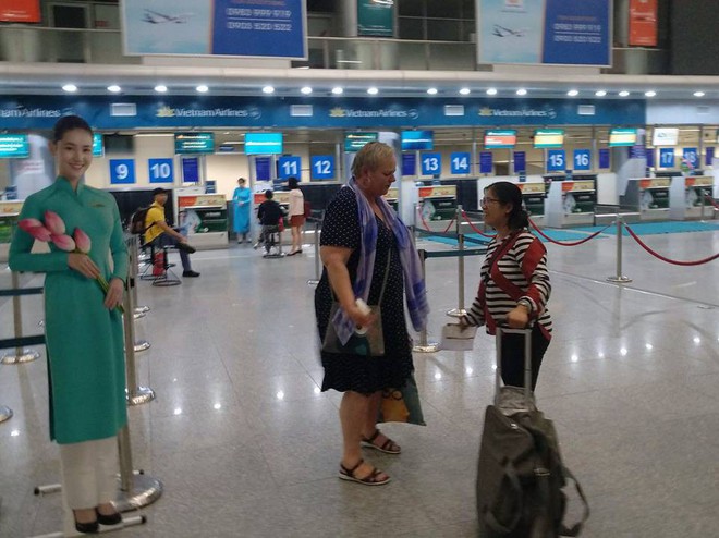Máy bay Vietnam Airlines gặp sự cố, hàng trăm hành khách phải ngủ lại qua đêm tại sân bay Đà Nẵng - Ảnh 2.