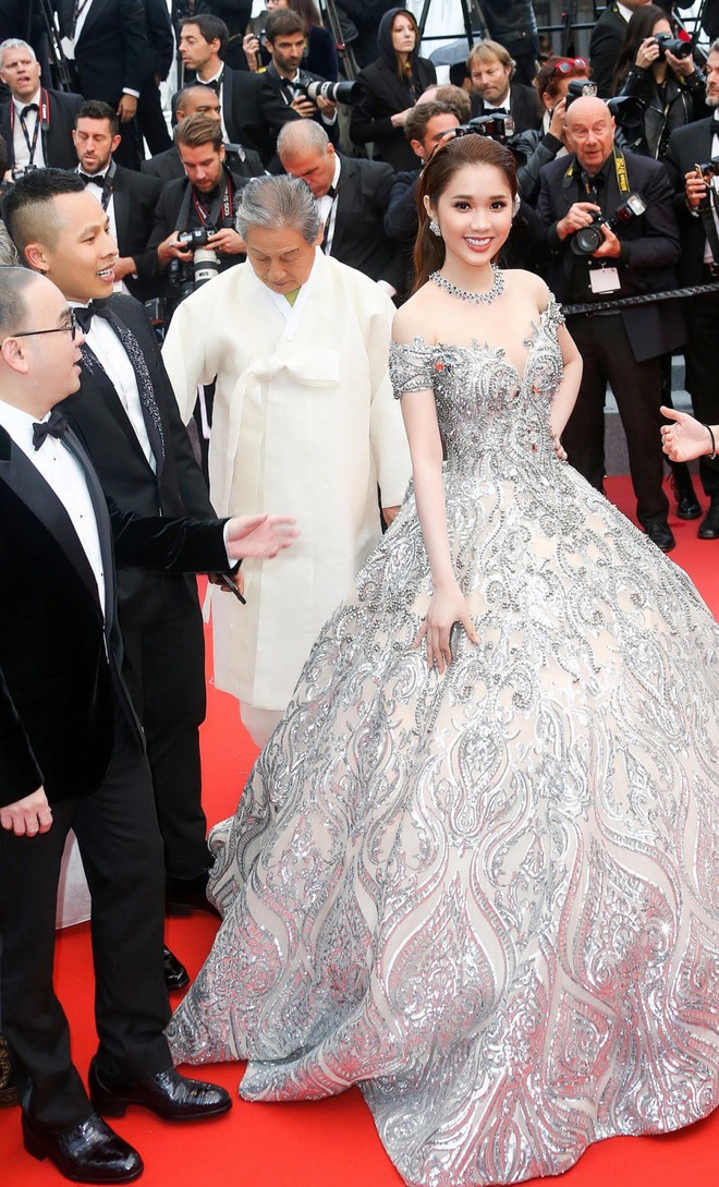 Em gái Ngọc Trinh Quỳnh Hương gây ấn tượng khi diện trang sức hơn 30 tỷ trên thảm đỏ LHP Cannes - Ảnh 8.