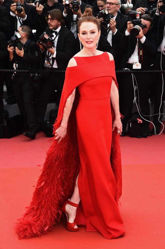 17 bộ váy đẹp nhất thảm đỏ Cannes 2018 thì ắt hơn chục bộ chỉ dành cho những nàng ngực mini - Ảnh 3.