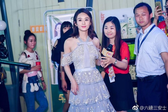 Vừa trở lại showbiz, Triệu Lệ Dĩnh đã chọn ngay son màu “sến” lại lộ môi bong tróc nứt nẻ - Ảnh 5.