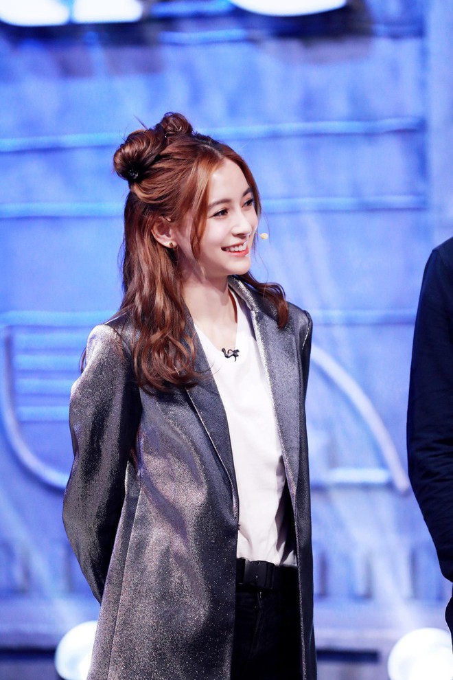 Không còn gầy trơ xương, Angelababy bây giờ còn lộ má phúng phính đáng yêu - Ảnh 1. Không còn gầy trơ xương, Angelababy bây giờ còn lộ má phúng phính đáng yêu - Ảnh 1.