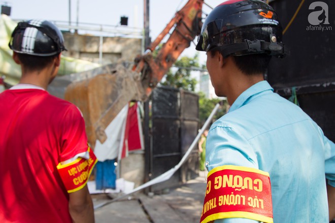 Hà Nội: Bắt đầu cưỡng chế 42 cơ sở kinh doanh trên mặt đường Nguyễn Khánh Toàn - Ảnh 4.