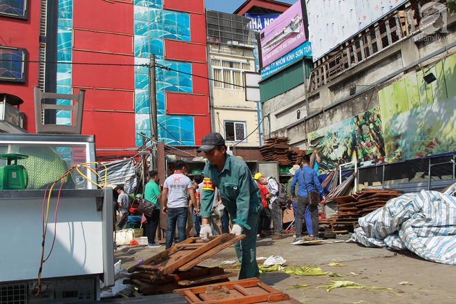 Hà Nội: Bắt đầu cưỡng chế 42 cơ sở kinh doanh trên mặt đường Nguyễn Khánh Toàn - Ảnh 6.