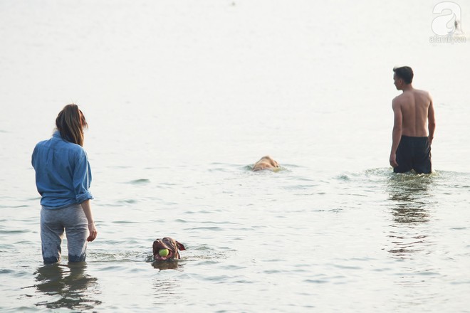 Muôn kiểu chống nắng nóng của người Hà Nội trong những ngày đầu hè - Ảnh 14.