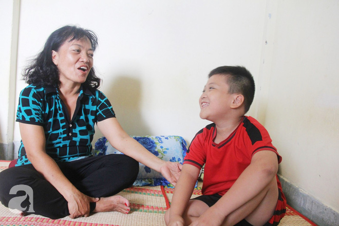 Vượt 1.000km từ Sài Gòn ra Huế để gặp lại con trai 8 tuổi mất tích, người mẹ vỡ òa hạnh phúc khi nhìn thấy con được bình an - Ảnh 9.