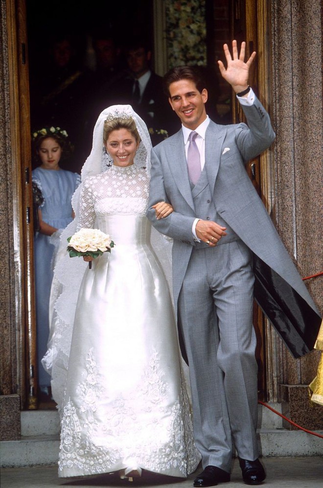 Trước thềm đám cưới của Hoàng tử Harry và Meghan Markle, điểm lại 13 mẫu váy cưới Hoàng gia khiến người người mê mẩn - Ảnh 7.