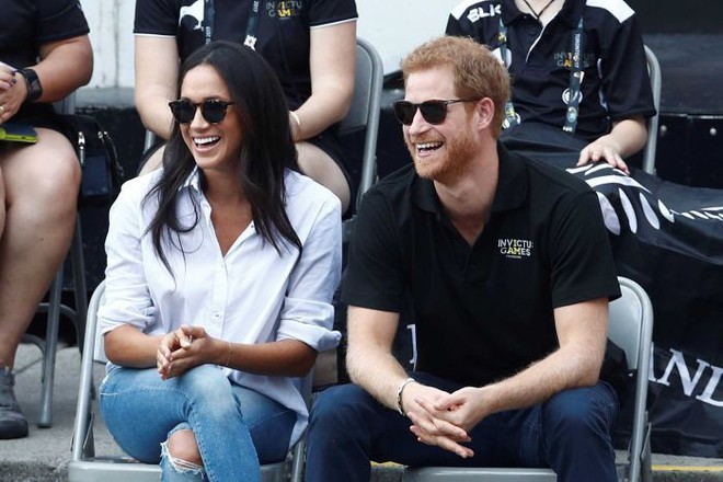 Công nương Meghan sẽ phải đánh đổi những điều này sau hôn lễ cổ tích với Hoàng tử Harry - Ảnh 3.