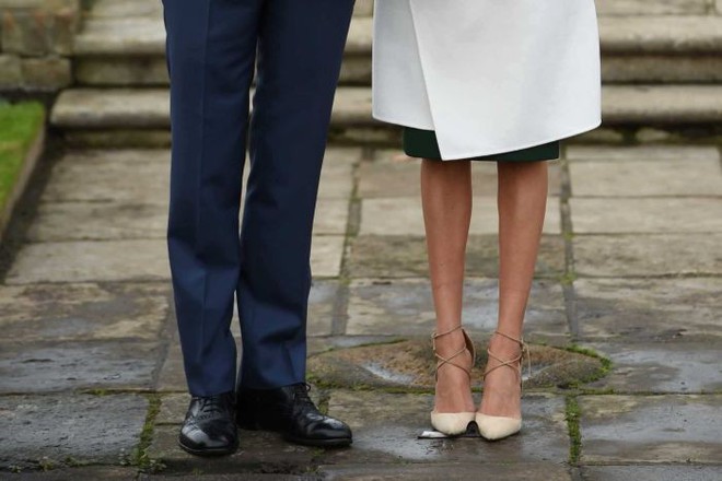 Công nương Meghan sẽ phải đánh đổi những điều này sau hôn lễ cổ tích với Hoàng tử Harry - Ảnh 4.