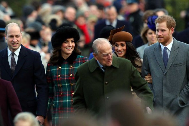 Công nương Meghan sẽ phải đánh đổi những điều này sau hôn lễ cổ tích với Hoàng tử Harry - Ảnh 10.