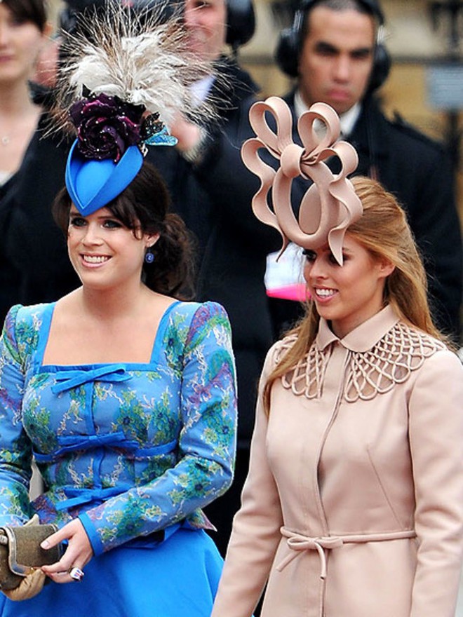2 nàng Công chúa hay làm màu được mong chờ nhất tại đám cưới Hoàng gia lại gây thất vọng toàn tập vì… đội mũ quá bình thường - Ảnh 2.