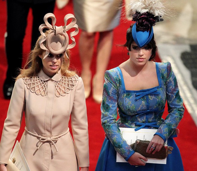 2 nàng Công chúa hay làm màu được mong chờ nhất tại đám cưới Hoàng gia lại gây thất vọng toàn tập vì… đội mũ quá bình thường - Ảnh 3.