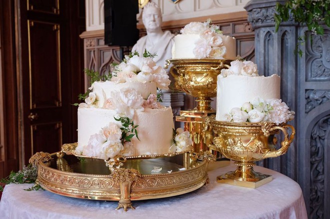 Đây rồi: Hình ảnh chiếc bánh cưới Hoàng gia vốn được giữ “tuyệt mật” giờ đã lộ diện đẹp mê mẩn thế này - Ảnh 1.