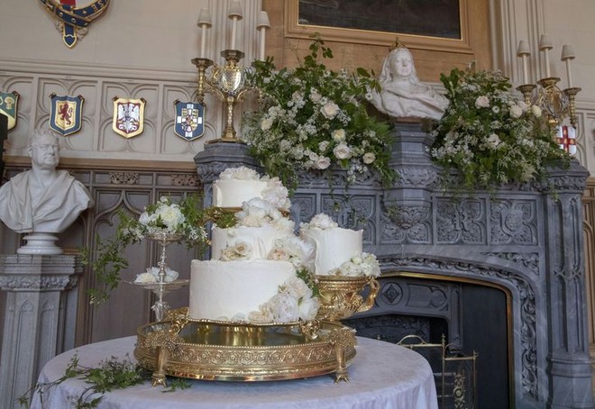 Đây rồi: Hình ảnh chiếc bánh cưới Hoàng gia vốn được giữ “tuyệt mật” giờ đã lộ diện đẹp mê mẩn thế này - Ảnh 4.