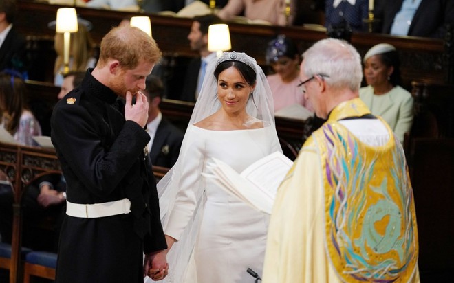 Đám cưới hoàng gia Anh: Hôn lễ kết thúc, cô dâu chú rể trao nhau nụ hôn ngọt ngào trước toàn thể mọi người - Ảnh 49.