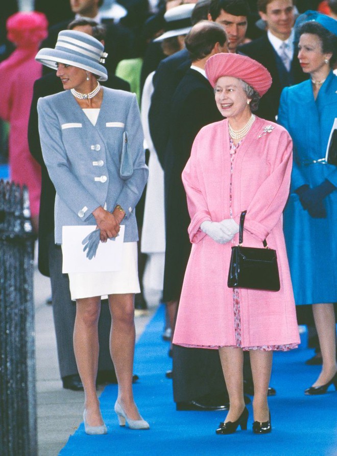 Quy tắc đội mũ tại đám cưới Hoàng gia đã được công nương Diana tuân thủ tinh tế như thế nào? - Ảnh 2.