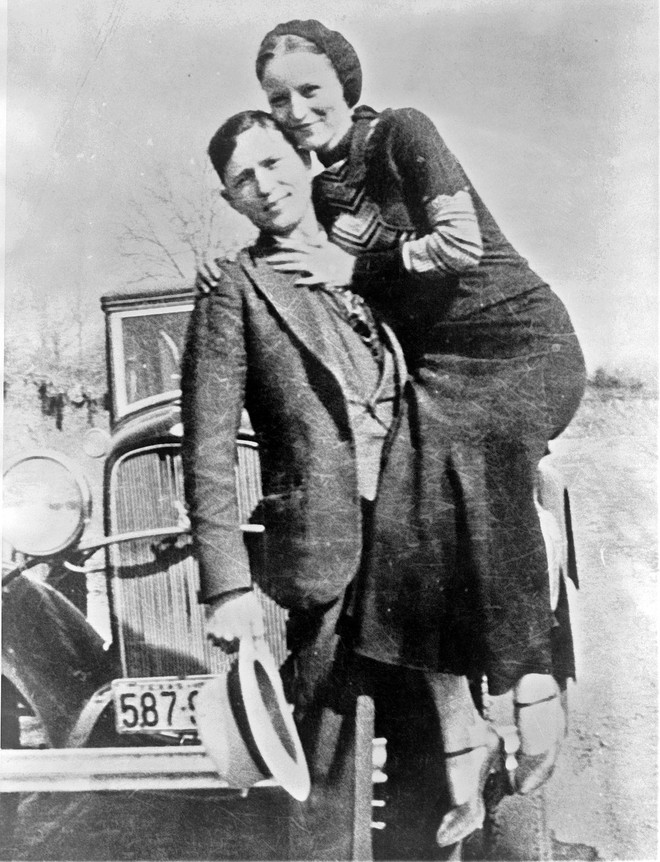 Bonnie và Clyde: Khao khát nổi tiếng nhưng trở thành cặp sát thủ khiến nước Mỹ khiếp sợ, chết đi mới hoàn thành tâm nguyện, được hàng ngàn người đưa tang - Ảnh 3.