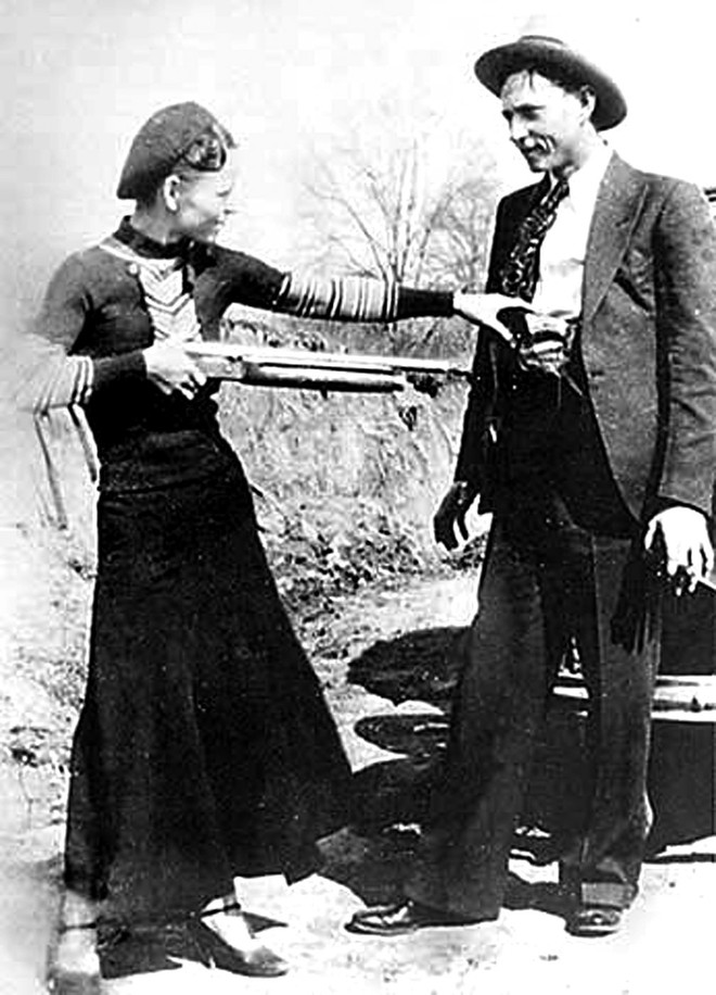 Bonnie và Clyde: Khao khát nổi tiếng nhưng trở thành cặp sát thủ khiến nước Mỹ khiếp sợ, chết đi mới hoàn thành tâm nguyện, được hàng ngàn người đưa tang - Ảnh 6.