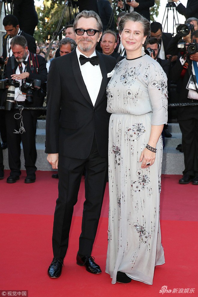 Thảm đỏ Cannes ngày bế mạc: Người nỗ lực diện váy áo xuyên thấu khoe thân, kẻ bị lộ nội y kém duyên  - Ảnh 13.