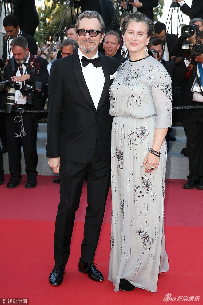 Thảm đỏ Cannes ngày bế mạc: Người nỗ lực diện váy áo xuyên thấu khoe thân, kẻ bị lộ nội y kém duyên - Ảnh 13.